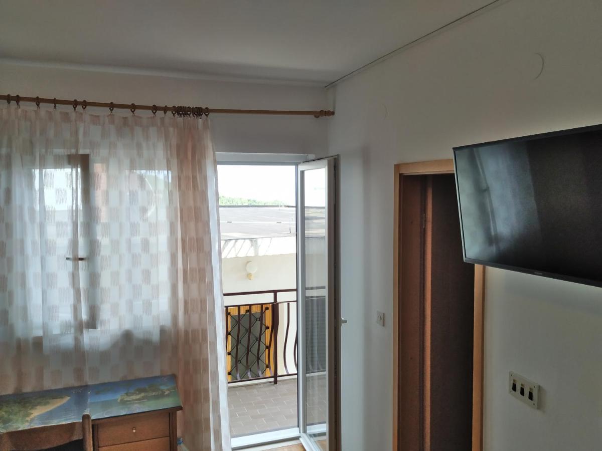 Apartments Pino Brela Luaran gambar